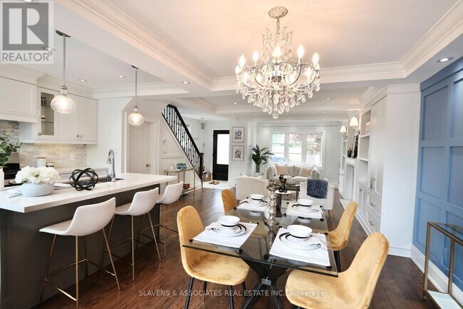 Building Photo - 456 Roehampton Ave