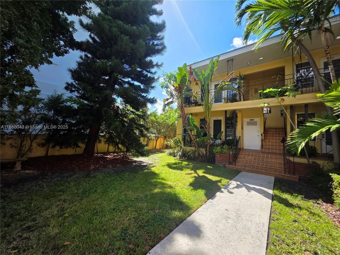 Foto principal - 8024 Harding Ave