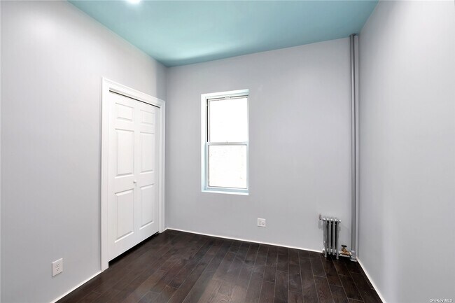 Building Photo - 49 E 52nd St