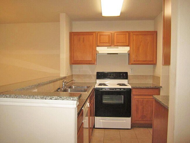 Building Photo - 511 Solomon Ln