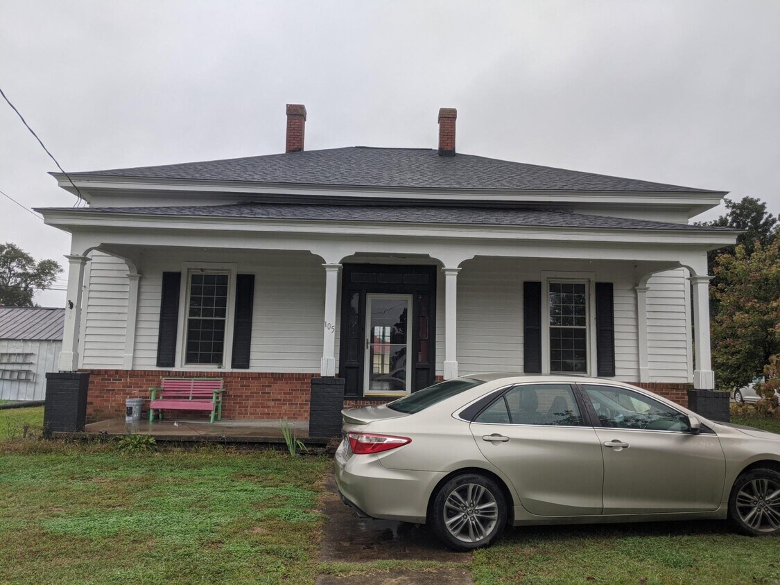 Primary Photo - 105 N Church St