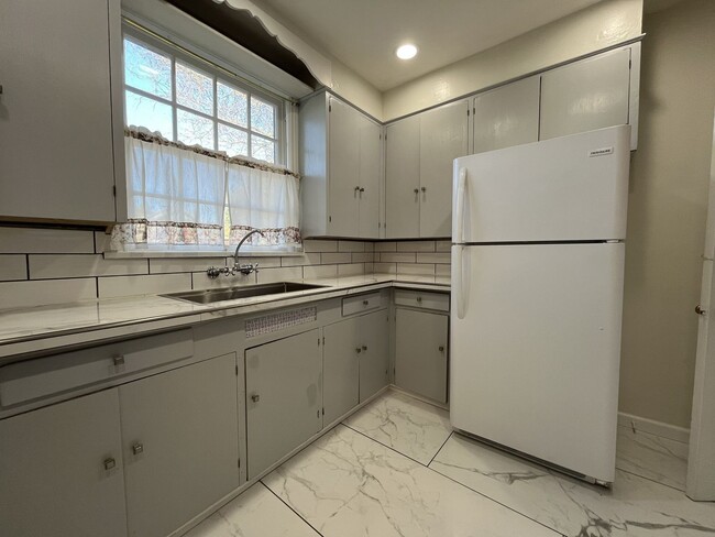 Building Photo - 2055 N Blandena St