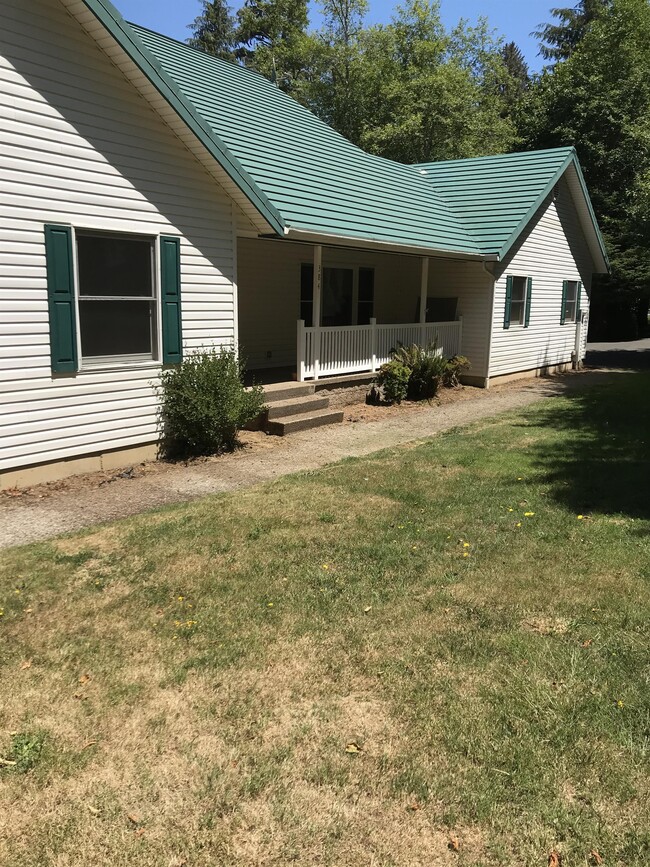 Building Photo - 384 Hamer Rd