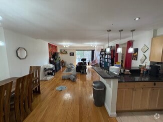Building Photo - 57 Broadlawn Park
