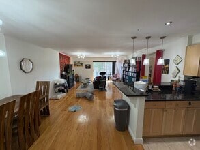 Building Photo - 57 Broadlawn Park