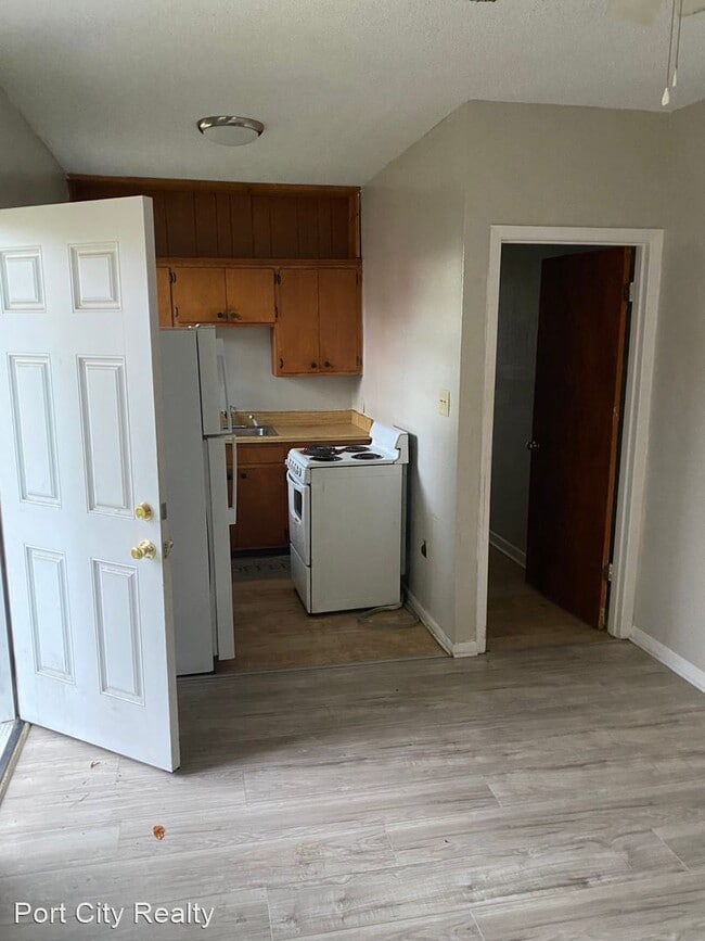 Building Photo - 1 br, 1 bath House - 260 1/2 Wyandotte St