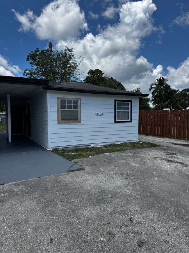 Building Photo - 3403 Rostan Ln