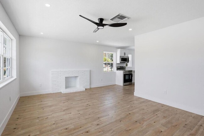Foto del edificio - 2312 Redwood Rd