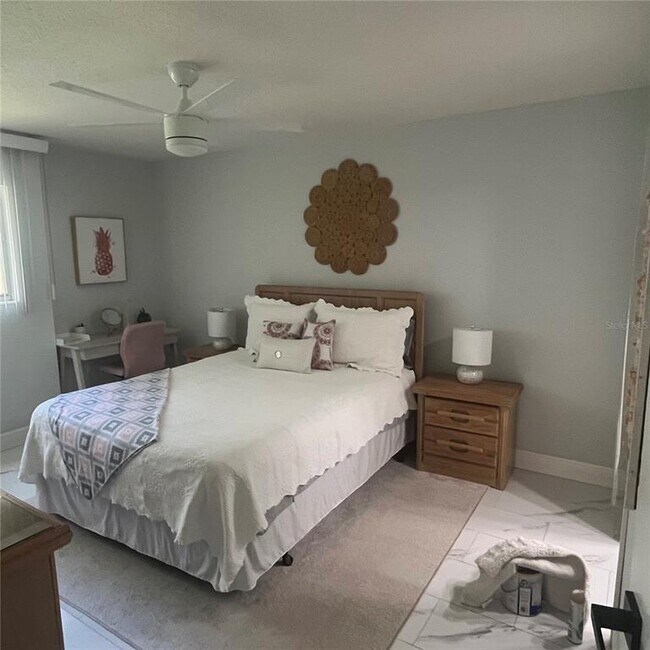 Building Photo - 995 La Guna Dr