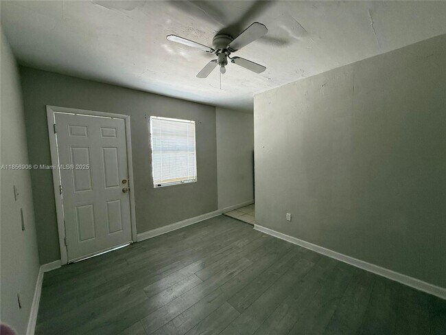 Foto del edificio - 6901 NW 8th Ave