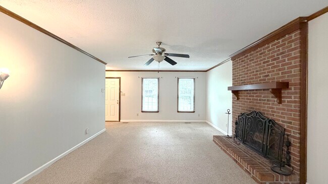 Foto del edificio - 2387 Riverchase Pl