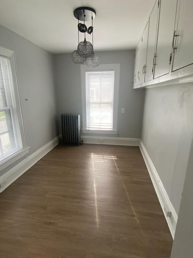 Building Photo - 1238 Memorial Ave