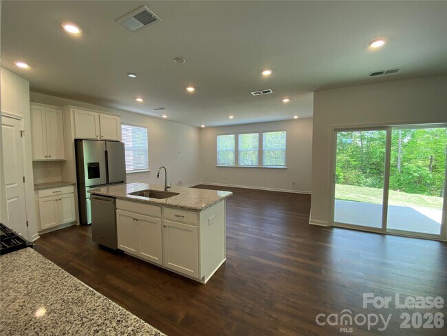 Foto del edificio - 14057 Lake Home Ln