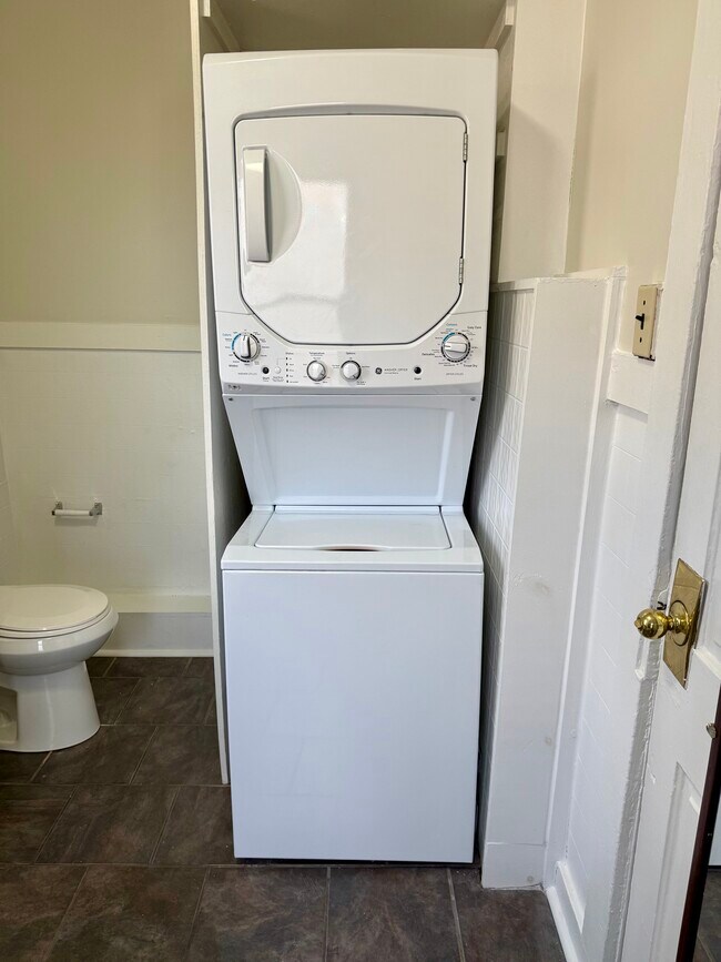 Foto del edificio - 411 Lyman Ave