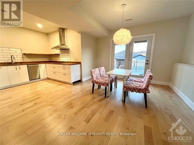 Building Photo - 744 Meadowridge Cir
