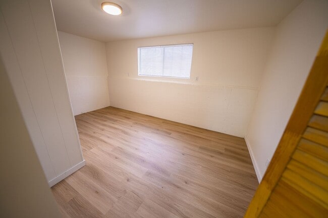 Building Photo - One Bedroom Unit