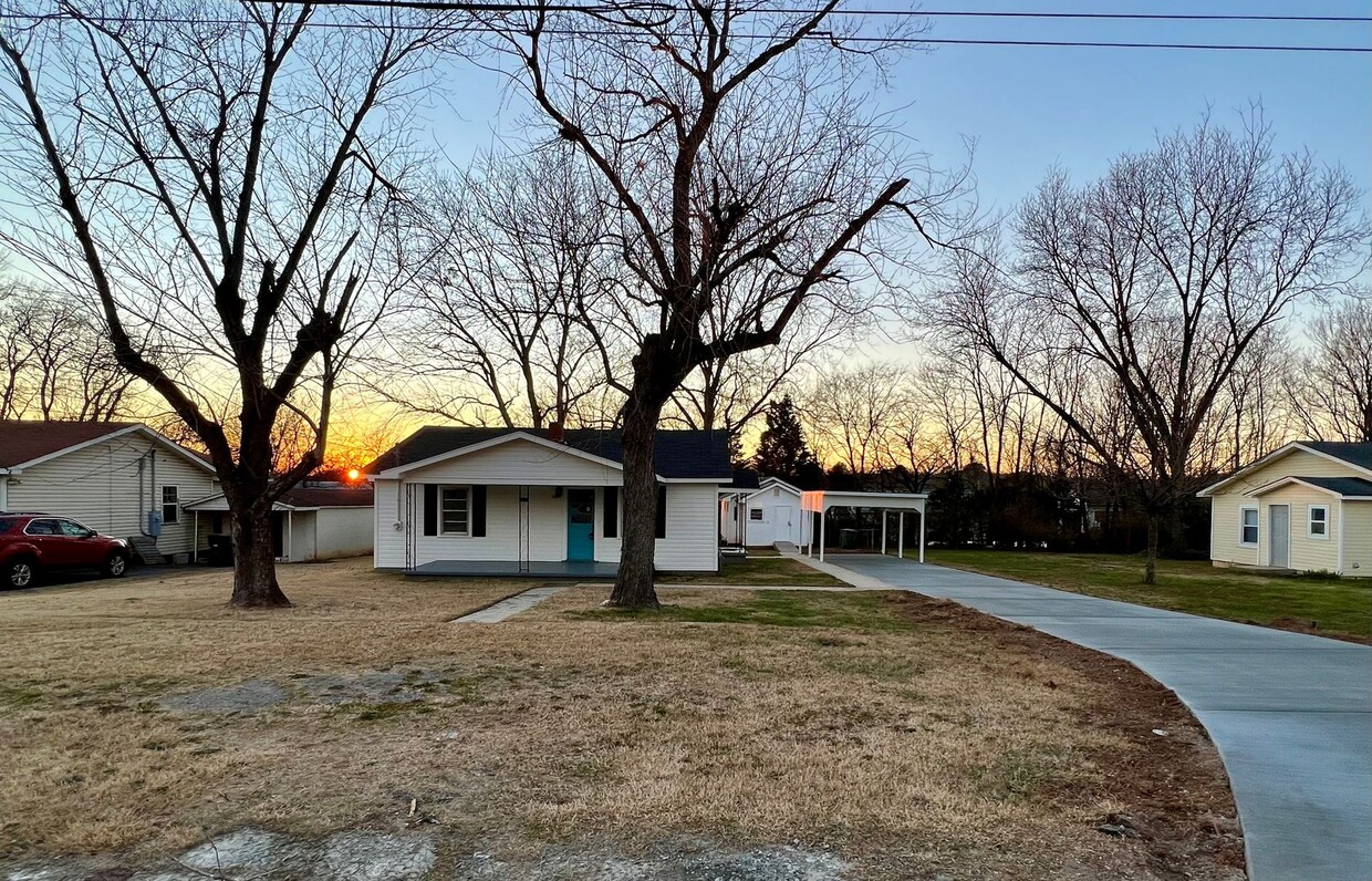 Primary Photo - 2 Bedroom House with Workshop