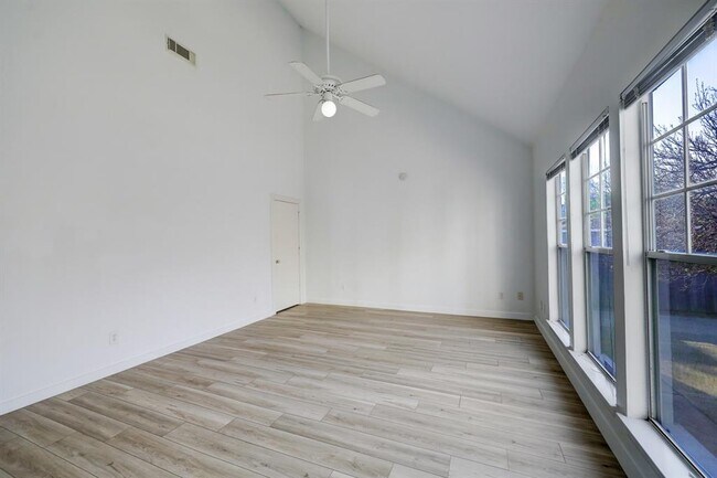 Foto del edificio - 1401 Castle Ct