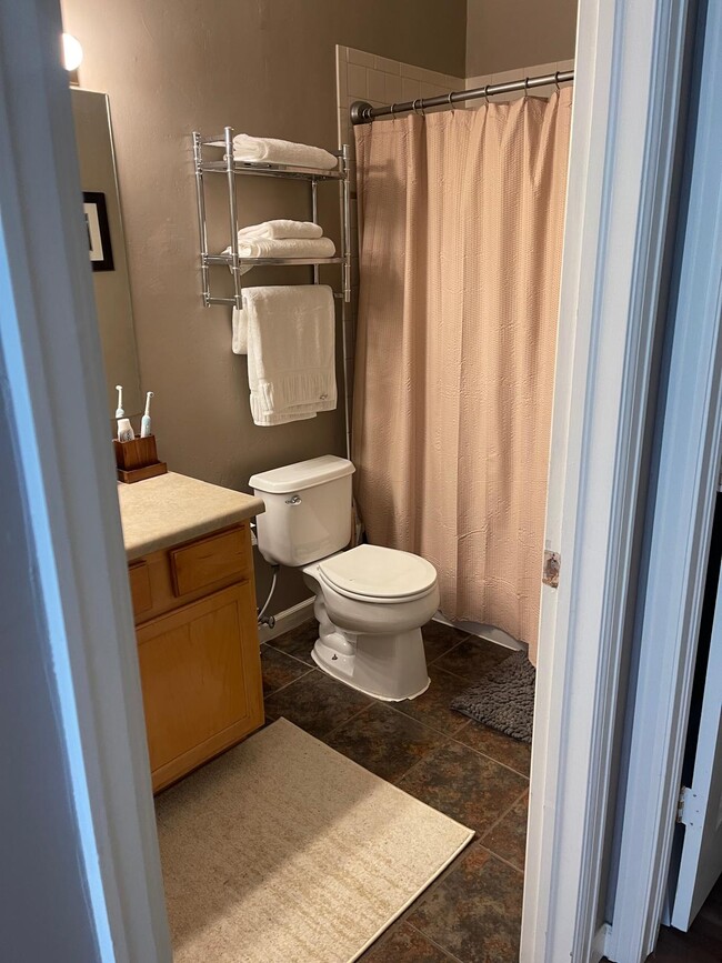 Foto del edificio - 2701 Midland Ave