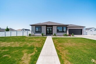 Building Photo - 2033 Mesa Cyn Dr