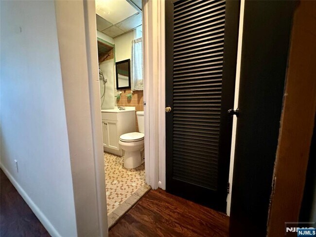 Foto del edificio - 530 Valley Brook Ave