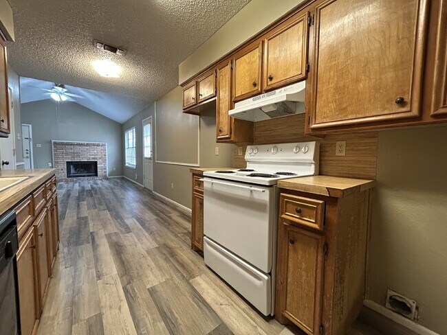 Building Photo - Two Bedroom Located in Frenship ISD!