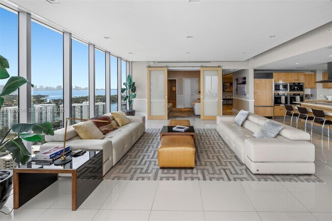 Foto del edificio - 6899 Collins Ave