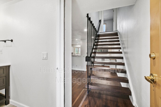 Building Photo - 4098 Valeta St