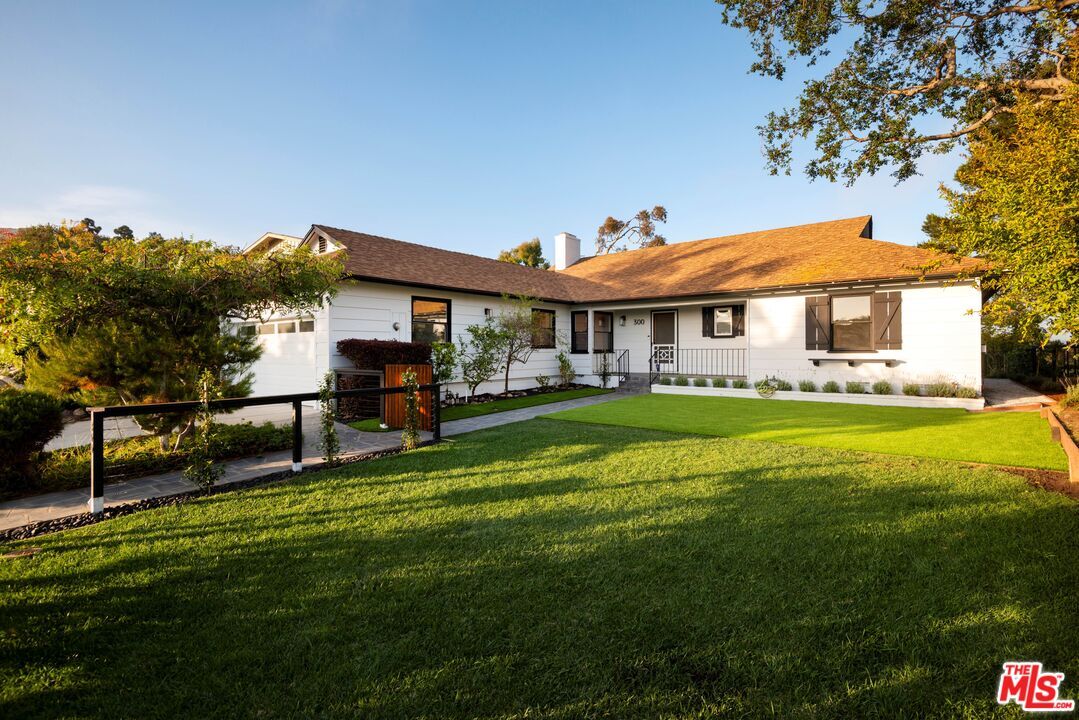 Primary Photo - 300 Bellino Dr