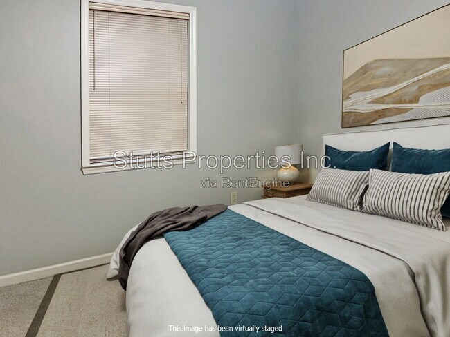 Foto del edificio - 730 Sky Park Rd