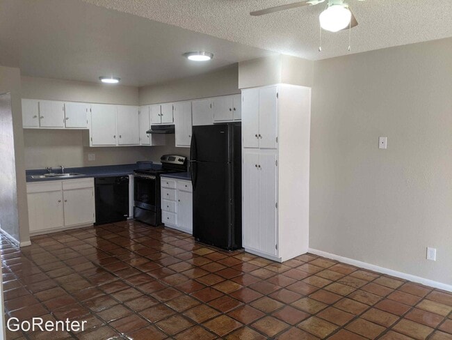 Building Photo - 3 br, 2 bath House - 4147 W Reade Ave