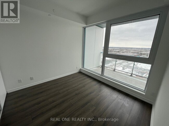 Photo du bâtiment - 1000 Portage Pkwy