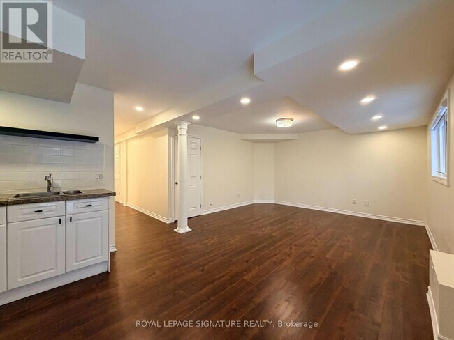 Photo du bâtiment - 331 Spruce Grove Crescent