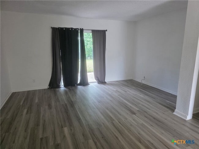 Foto del edificio - 4206 Lake Rd