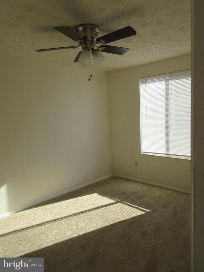 Foto del edificio - 9813 Fairmont Ave