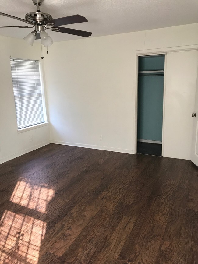 Foto del edificio - 801 N Crawford St