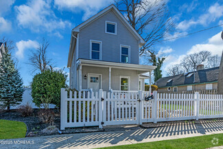 Building Photo - 814 Dunlewy St