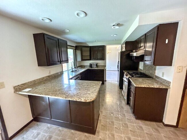 Building Photo - Beautiful 4 bed & 2 bath home in Kent WA!!