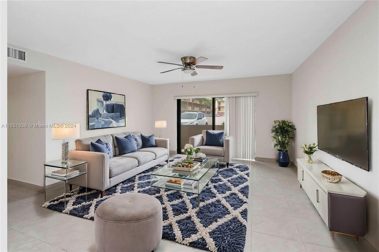 Primary Photo - 10431 N Kendall Dr