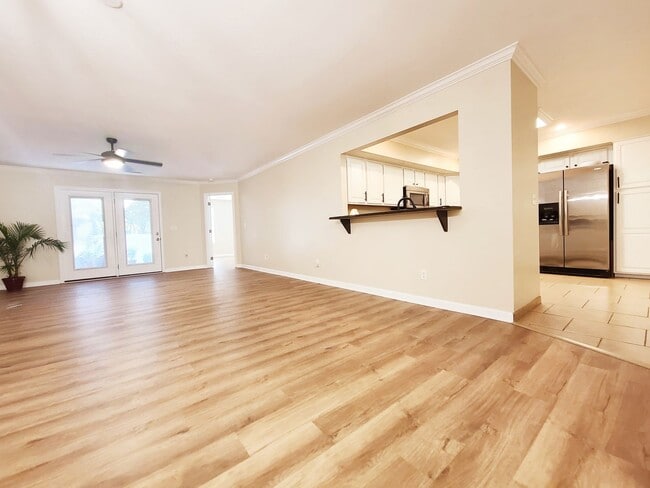 Building Photo - The New Holt Haven - 3 bd/2.5 Bath Availab...