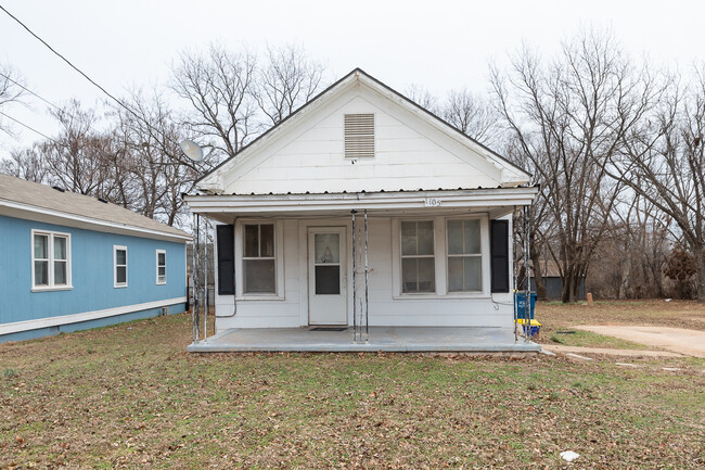 Building Photo - 1105 S Adams St