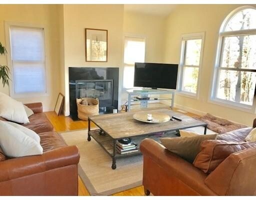 Foto del edificio - 63 Mountwood Rd