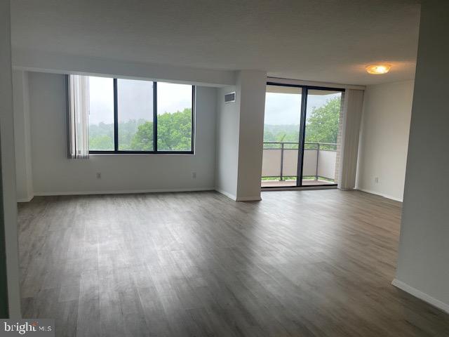 Foto del edificio - 5225 Pooks Hill Rd