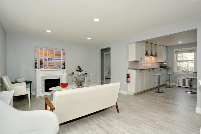 Foto del edificio - 100 Huguenot Ave