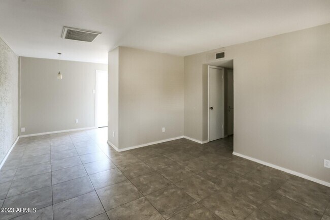 Building Photo - 8209 S 24th Way