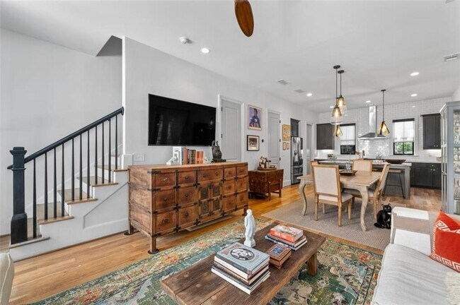 Foto del edificio - 518 Bismark Rd NE