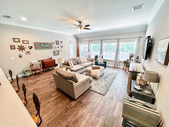 Living Room - 3 Doe Ln