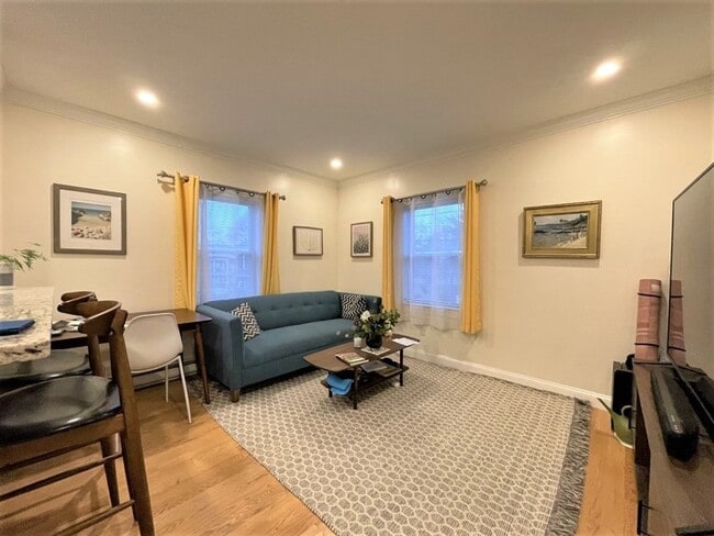 Building Photo - 31 Cedar St