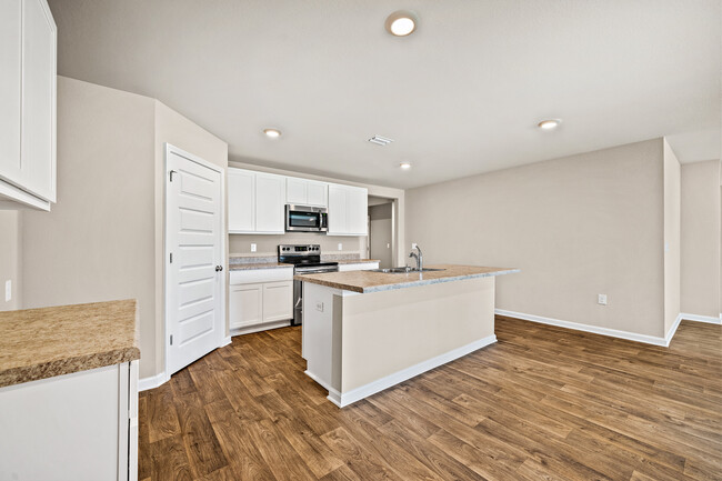 Building Photo - 1443 Majesty Loop
