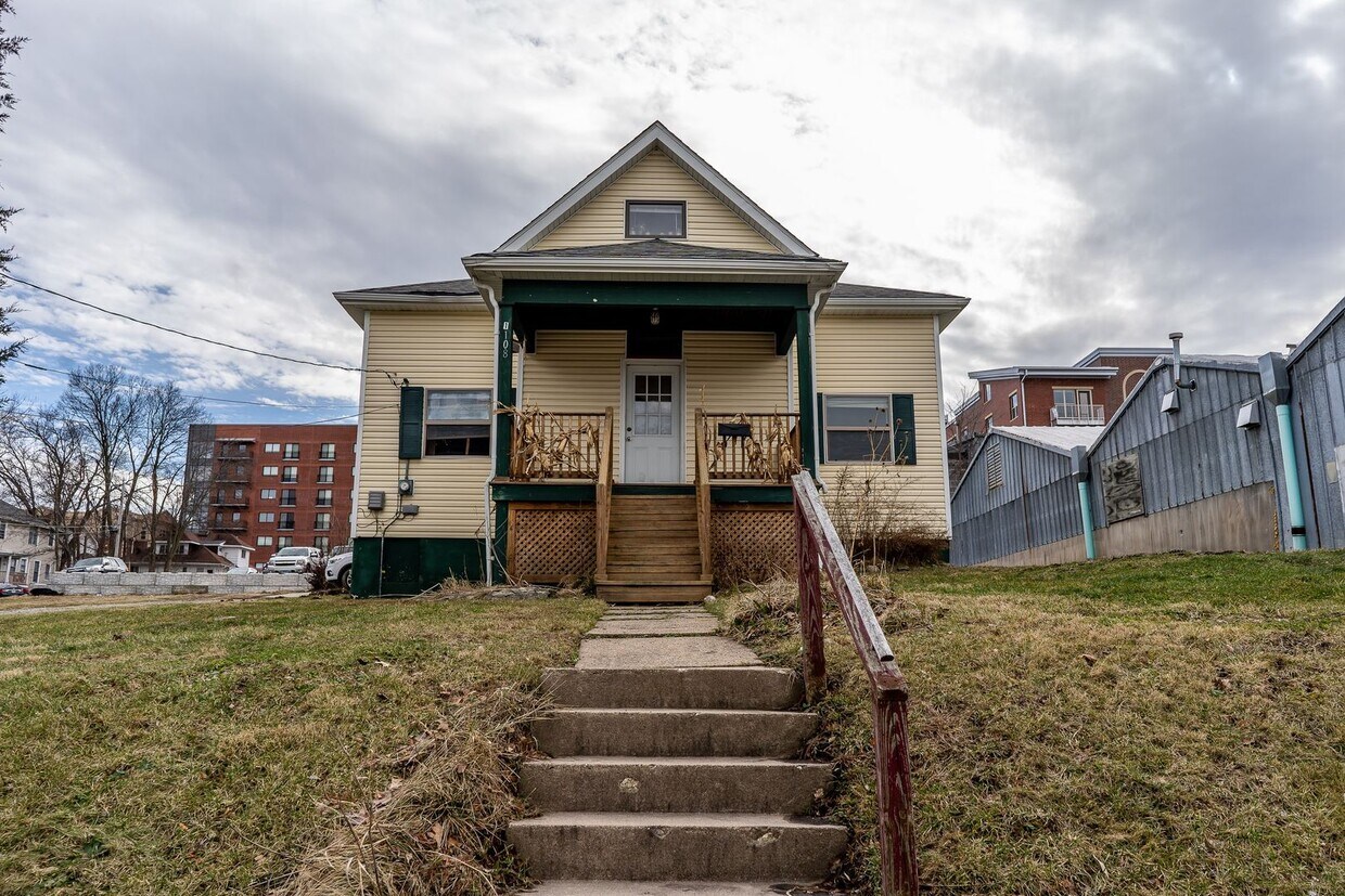 Building Photo - 2 bed | 1 bath Home